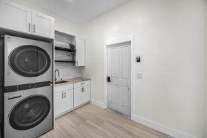 Laundry Room1b