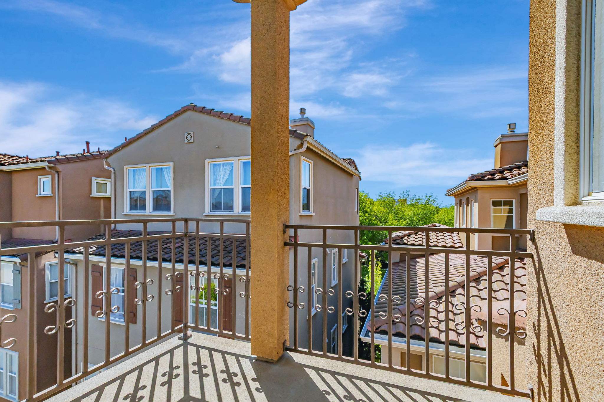 054_755 Adeline Ave