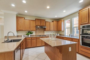 015_755 Adeline Ave