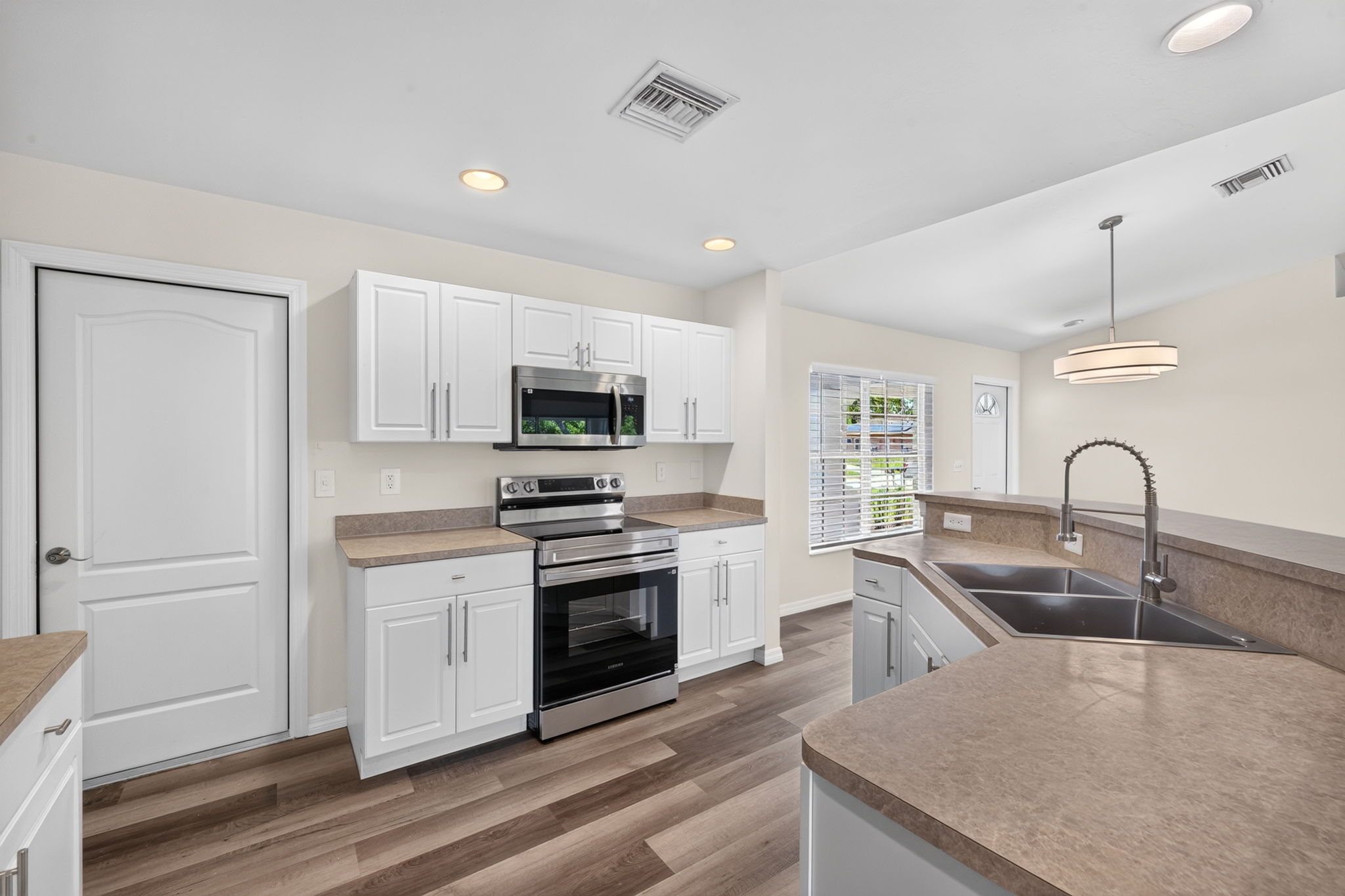 Kitchen 1 of 3