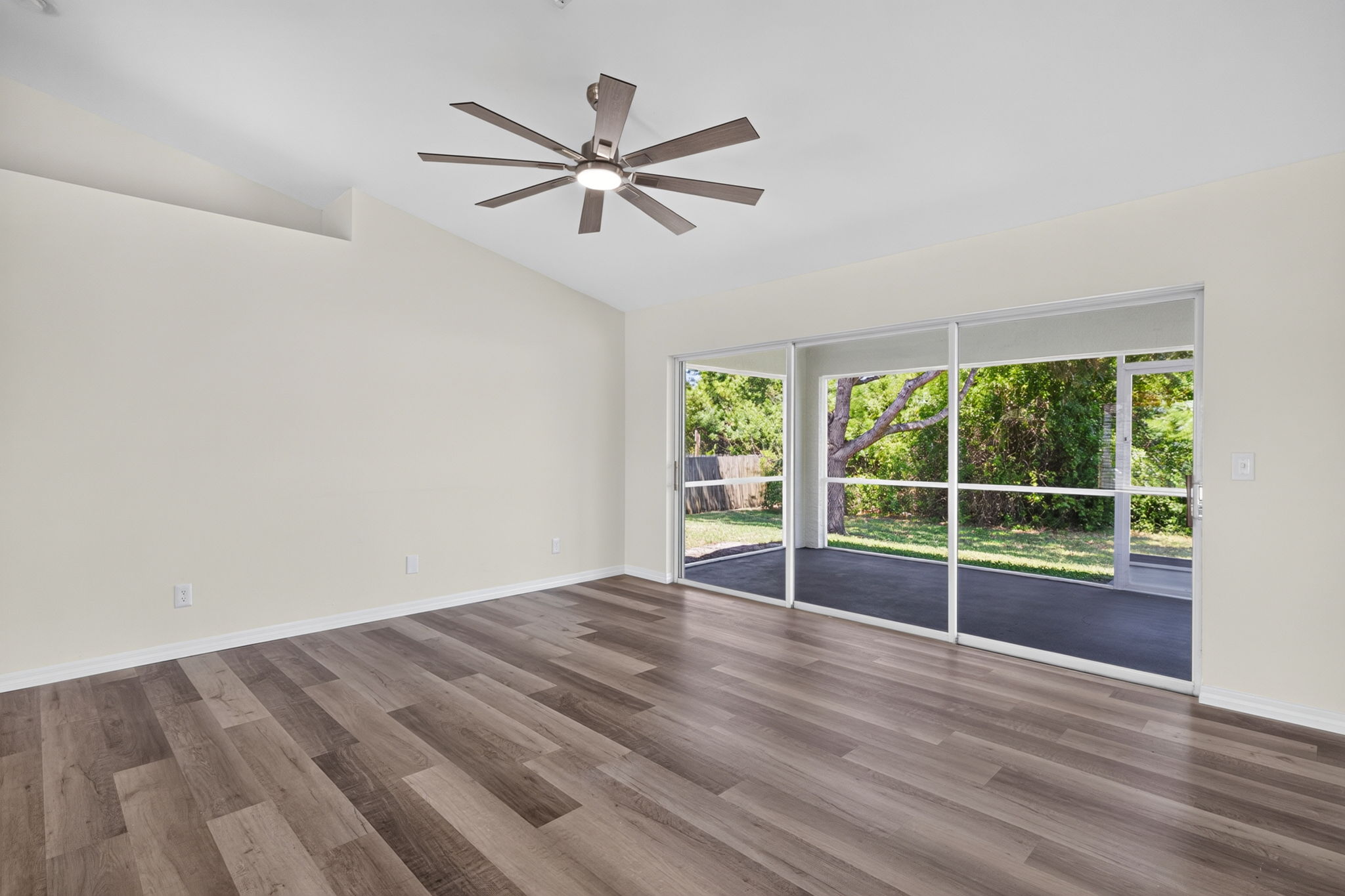 Living Room 4 of 4