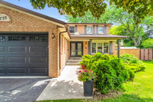 Front Porch/Entrance