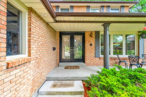 Front Porch/Entrance