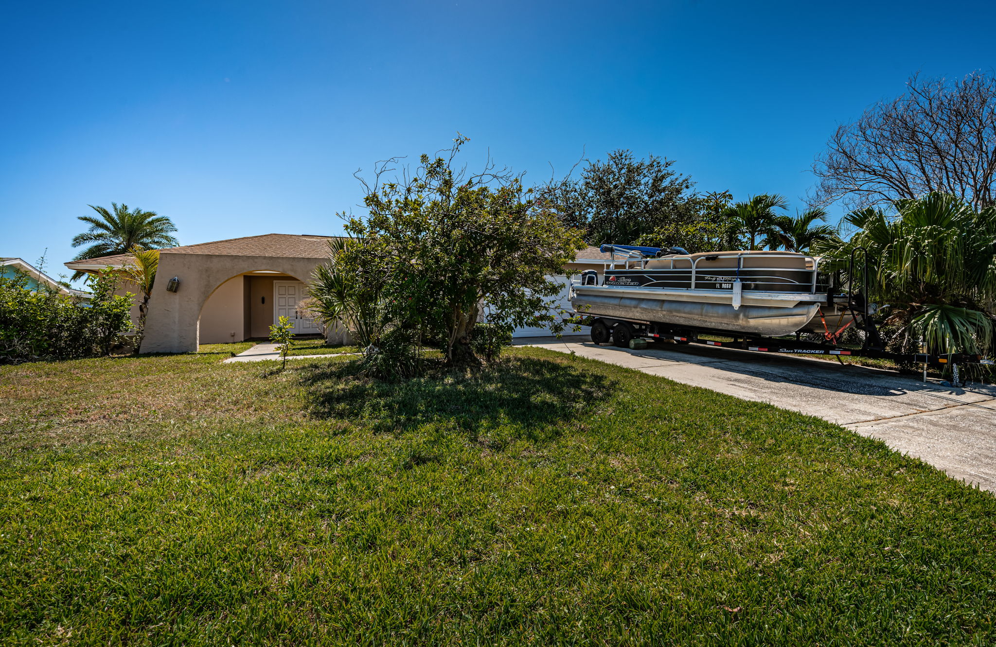 Front Exterior4-2