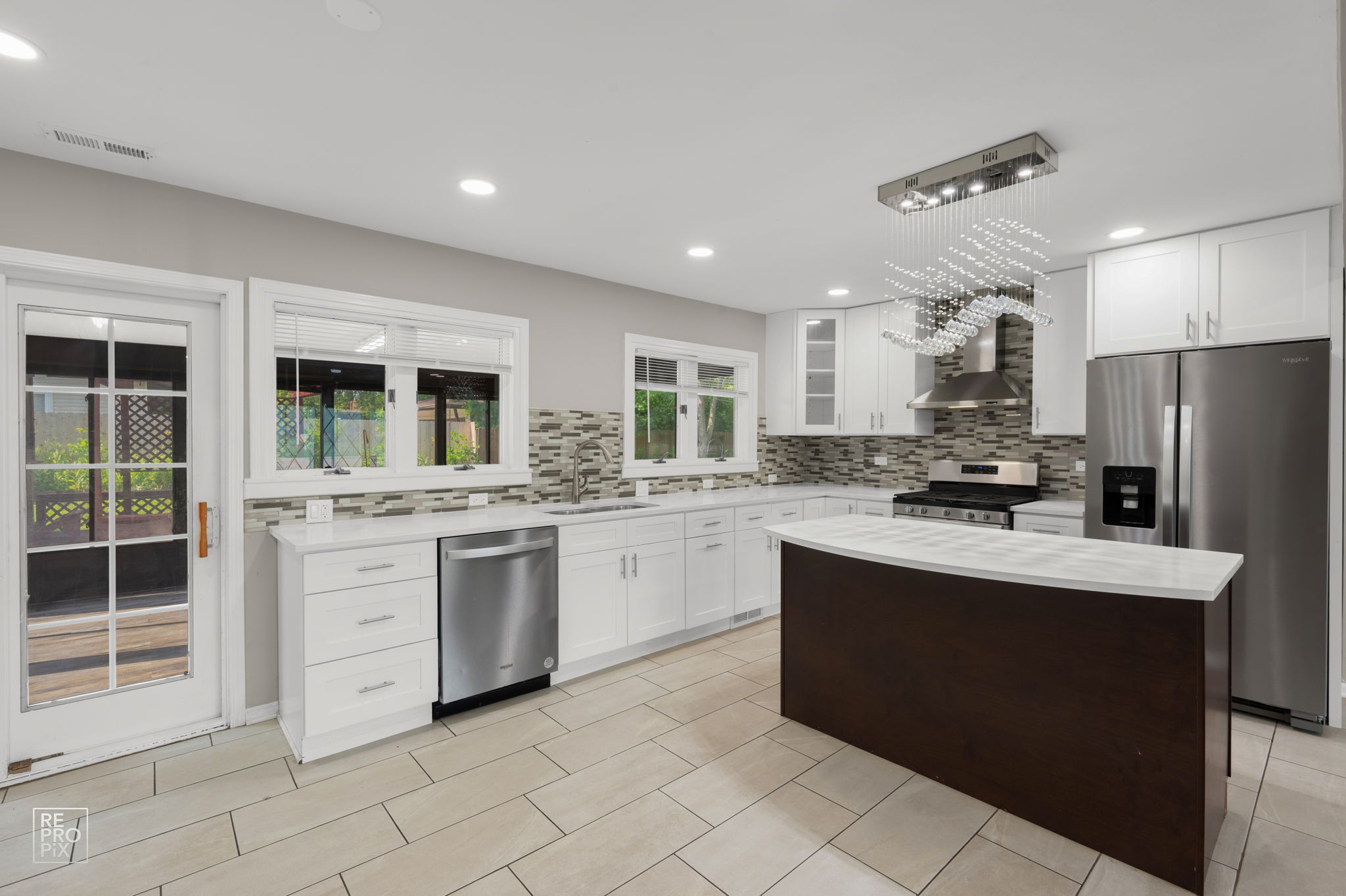 755 Flagstaff Ln, Hoffman Estates, IL 60169_002