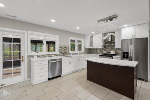 755 Flagstaff Ln, Hoffman Estates, IL 60169_002
