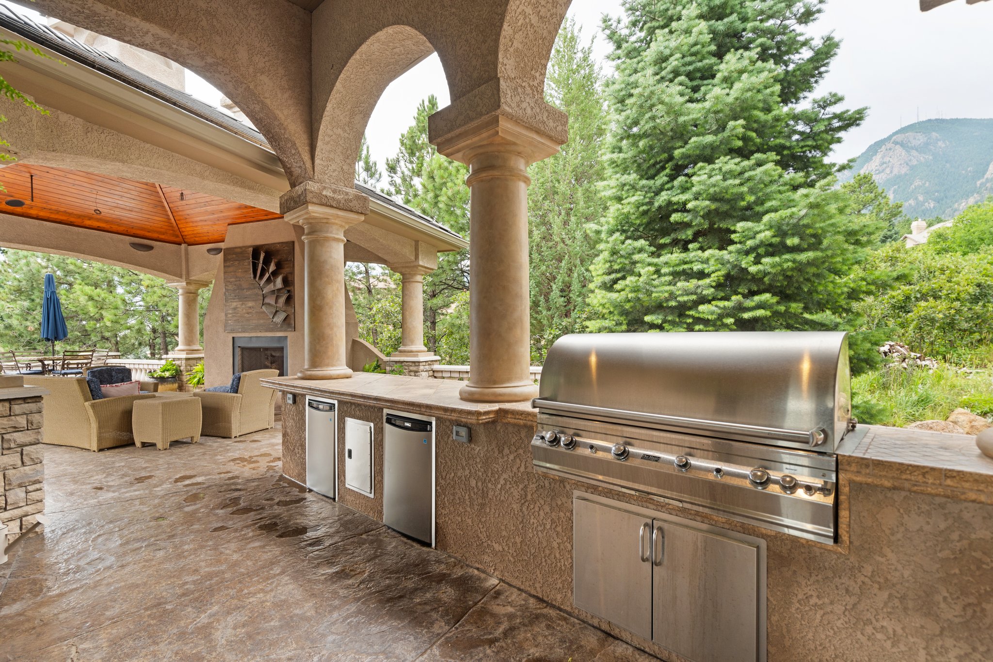 Outdoor Kitchen