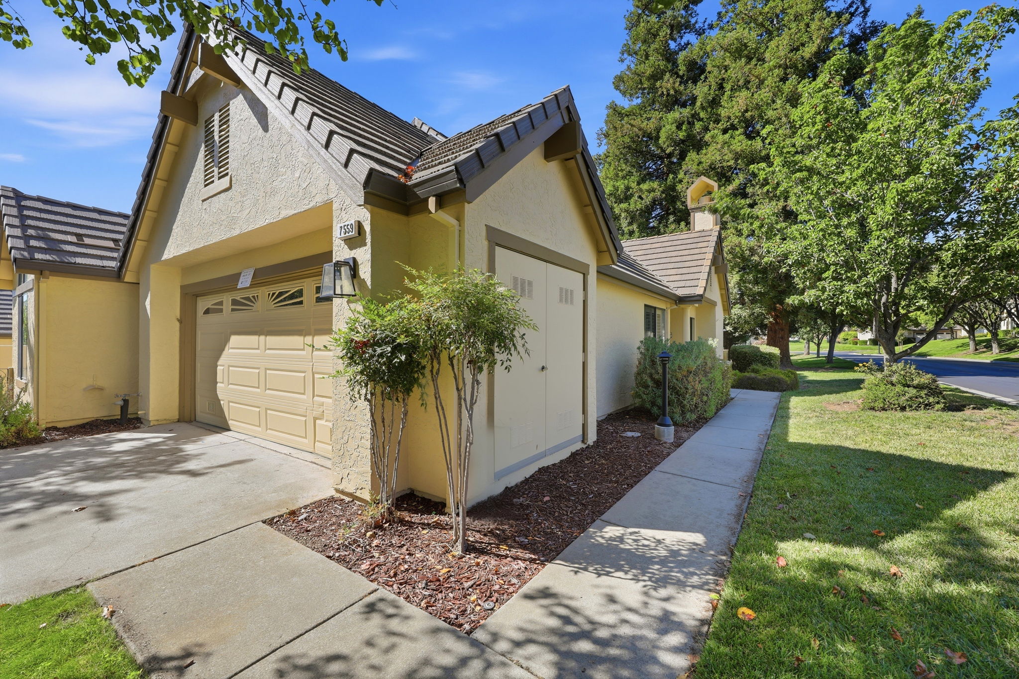 004_F8_7559 Morevern Cir