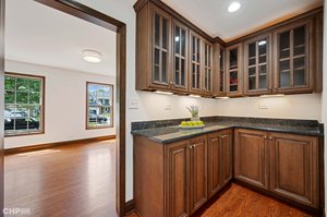 WALK-IN BUTLER'S PANTRY