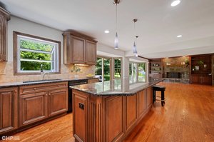 KITCHEN ISLAND WITH BAR SEATING