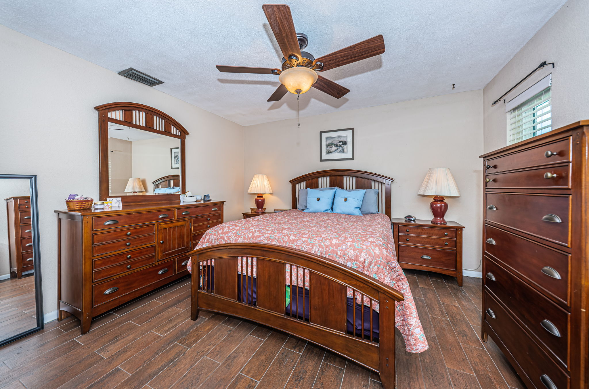 Master Bedroom1b