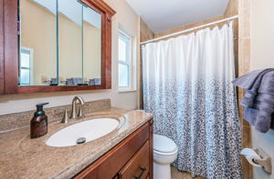 Master Bathroom1a