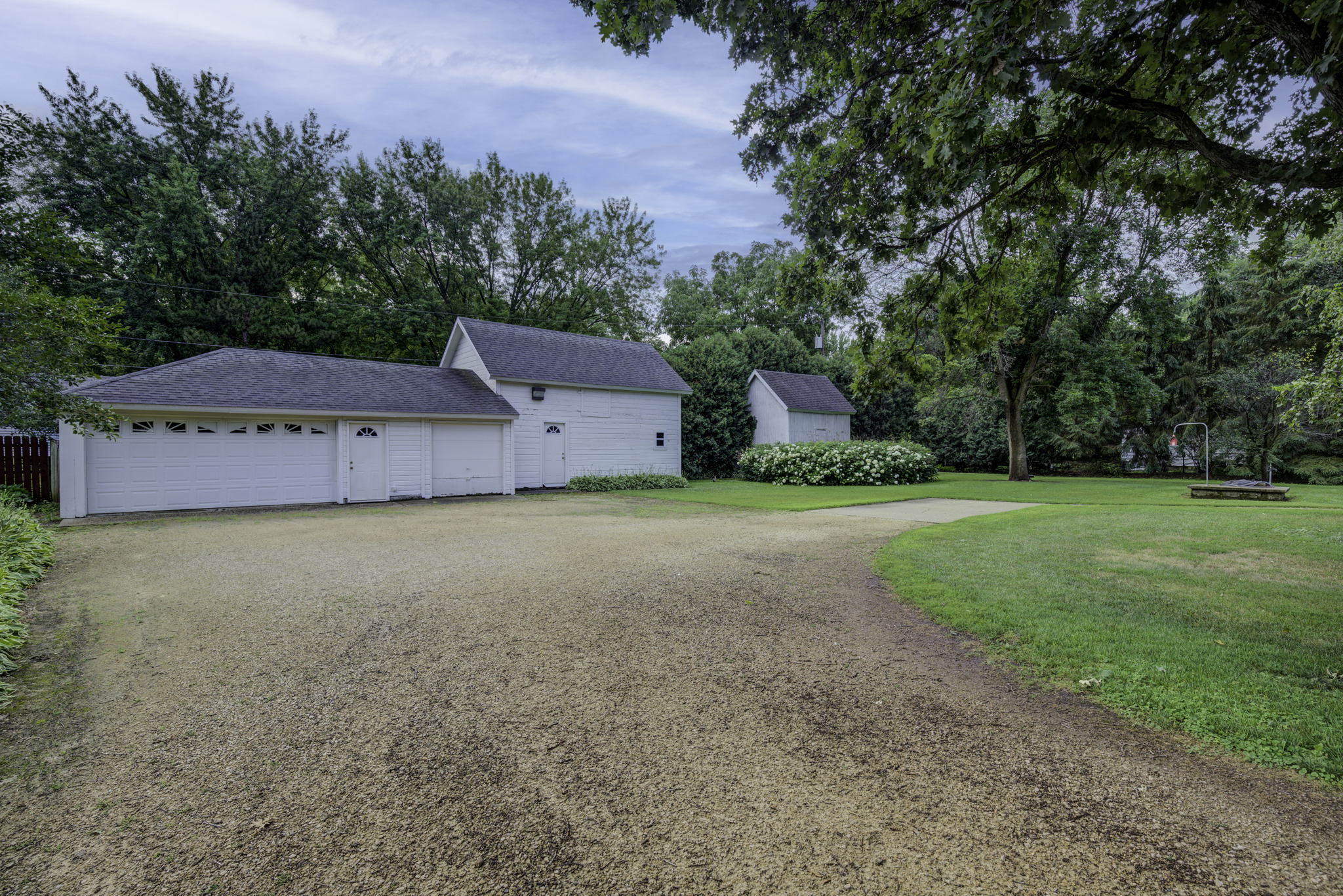 19.Garages
