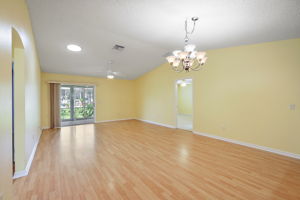  Photo 0