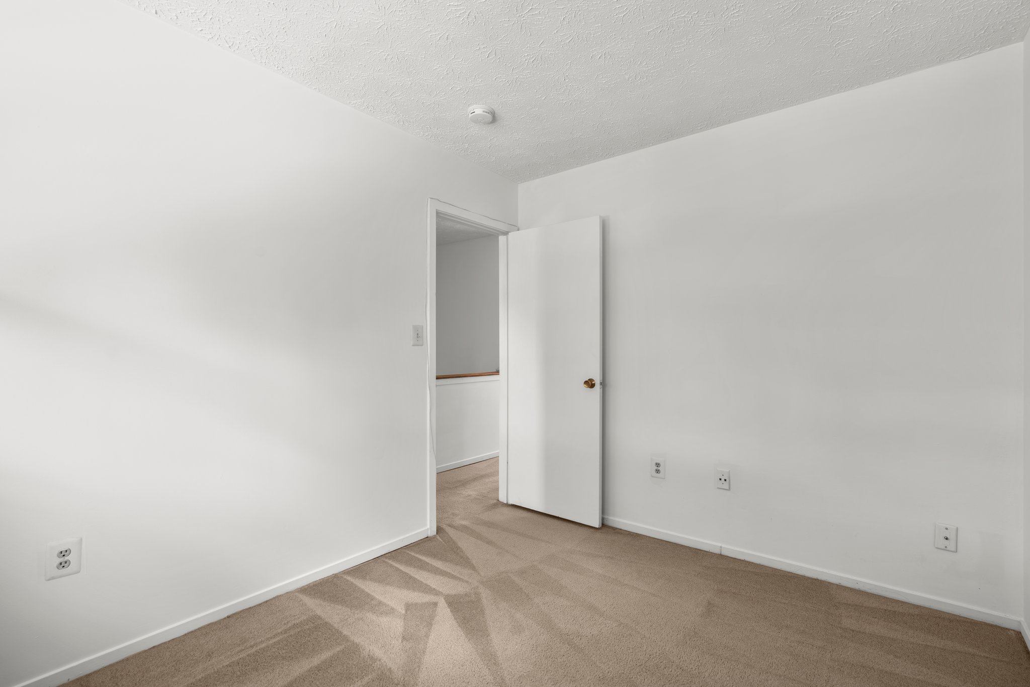 17. Upper bedroom.jpg