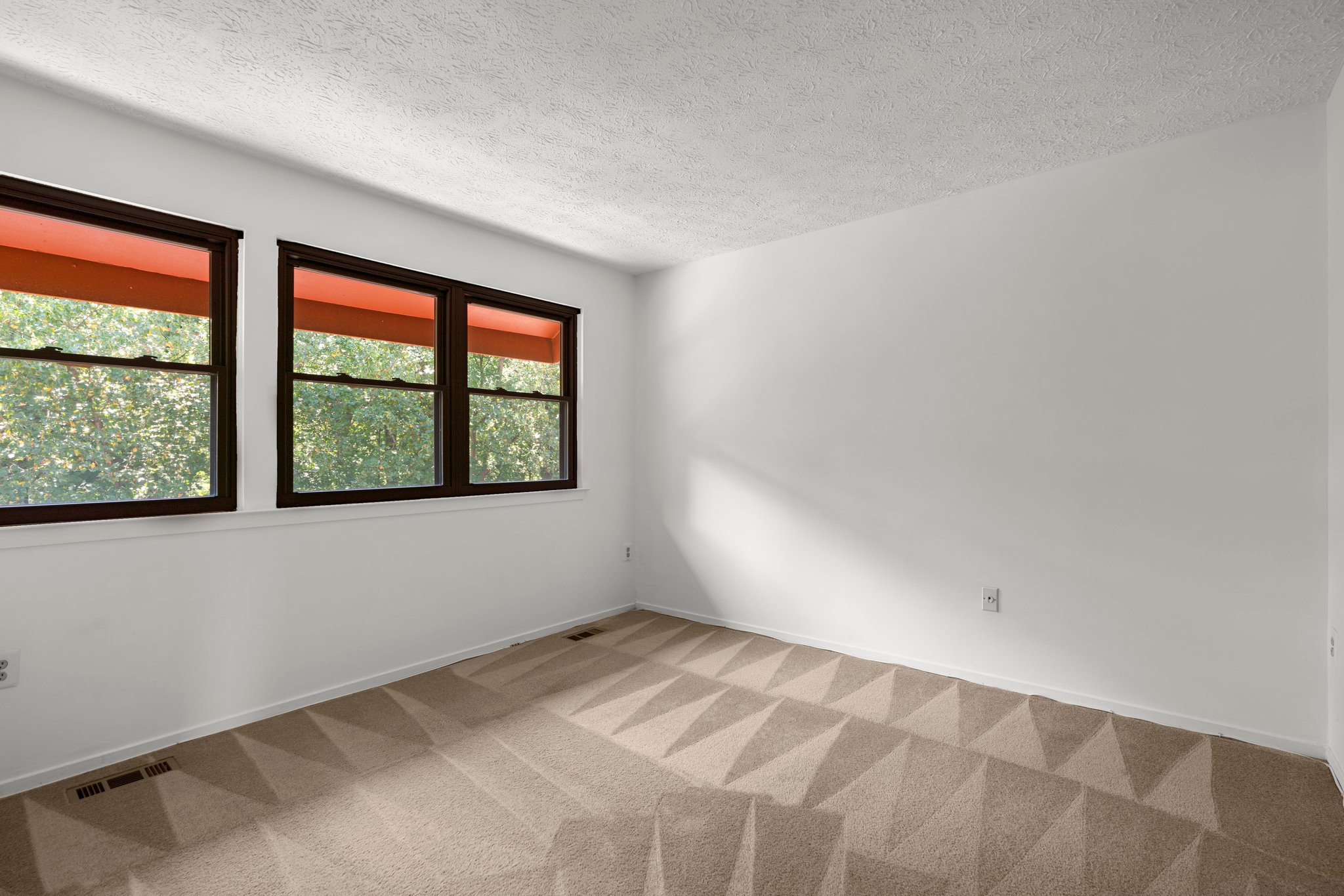 18. Upper bedroom.jpg