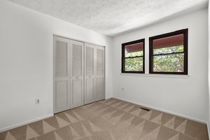 16. Upper bedroom.jpg