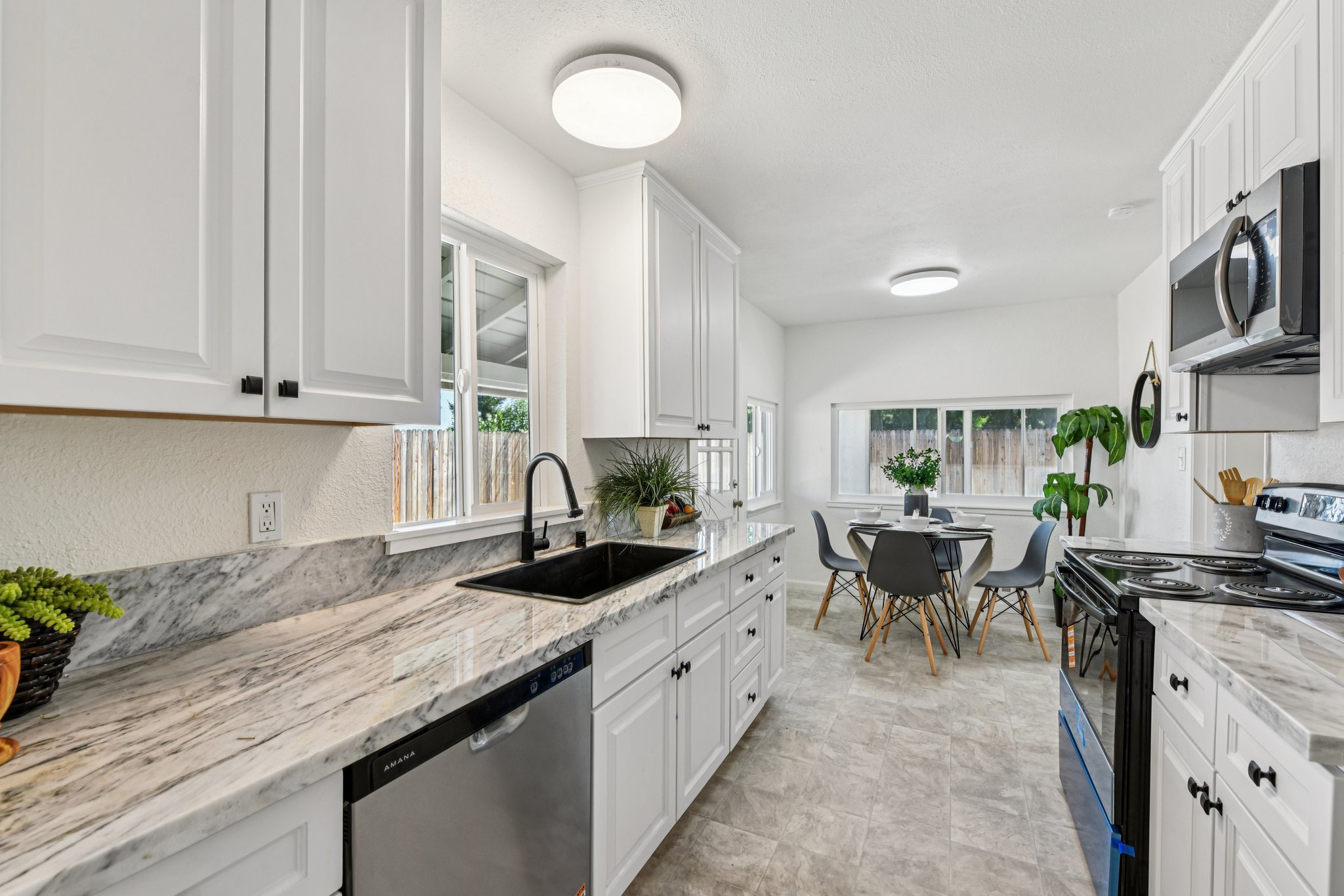 Circle Pkwy-S2908-014.jpg