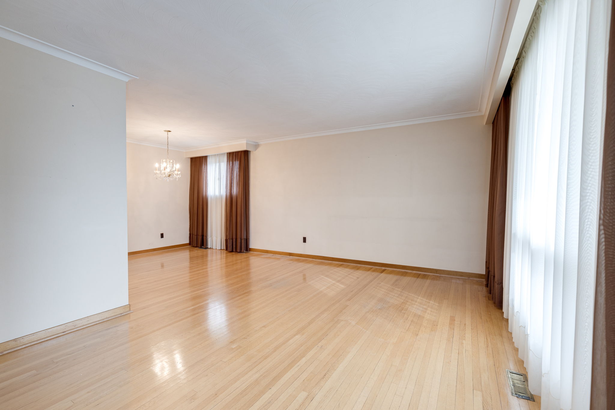 Mississauga property showcase — delivered property photograph 7