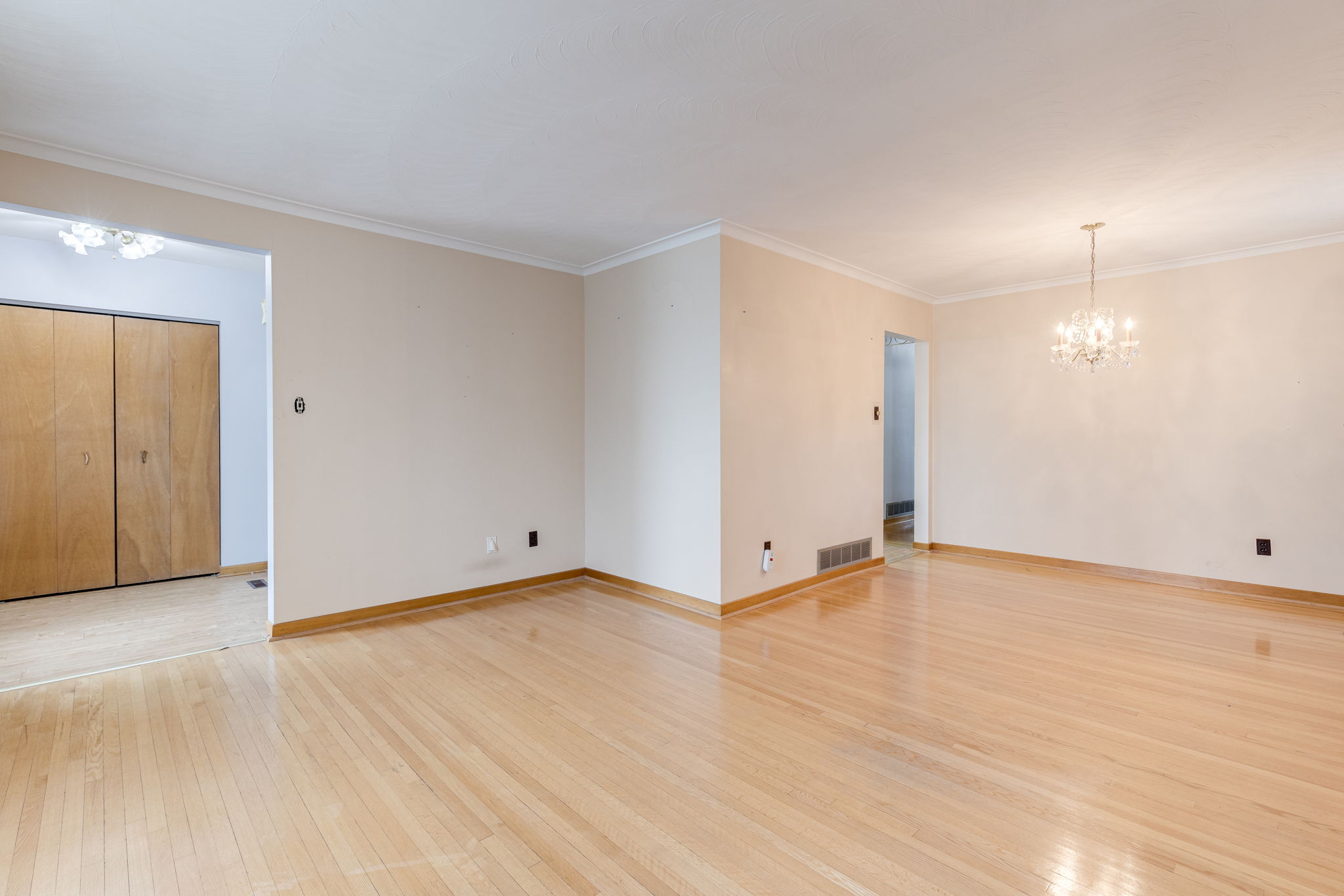 Mississauga property showcase — delivered property photograph 8