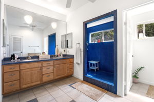 K Bathroom 1b