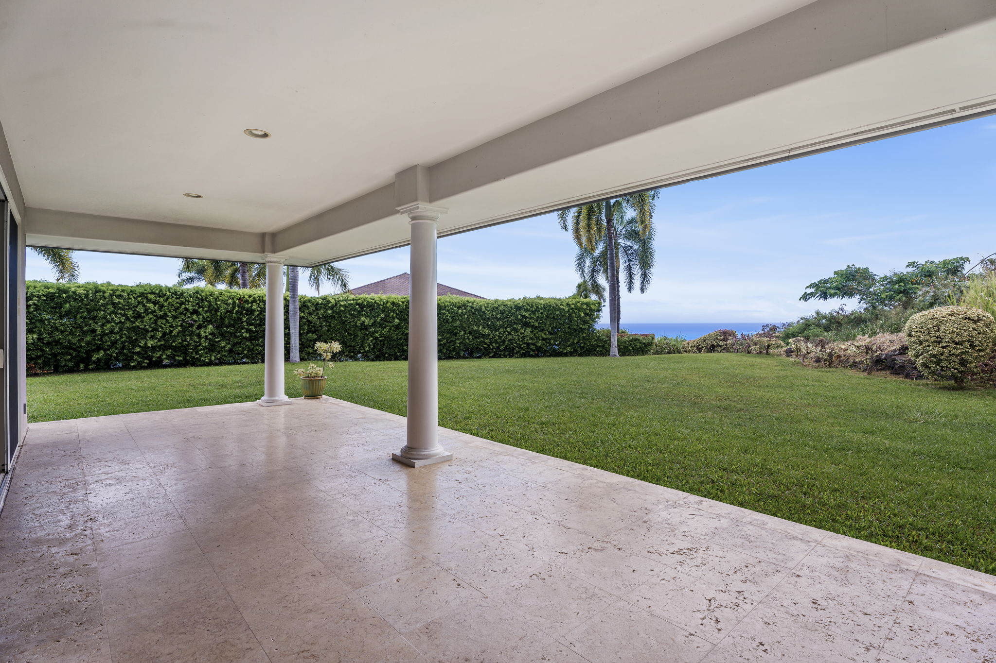 Lanai 1