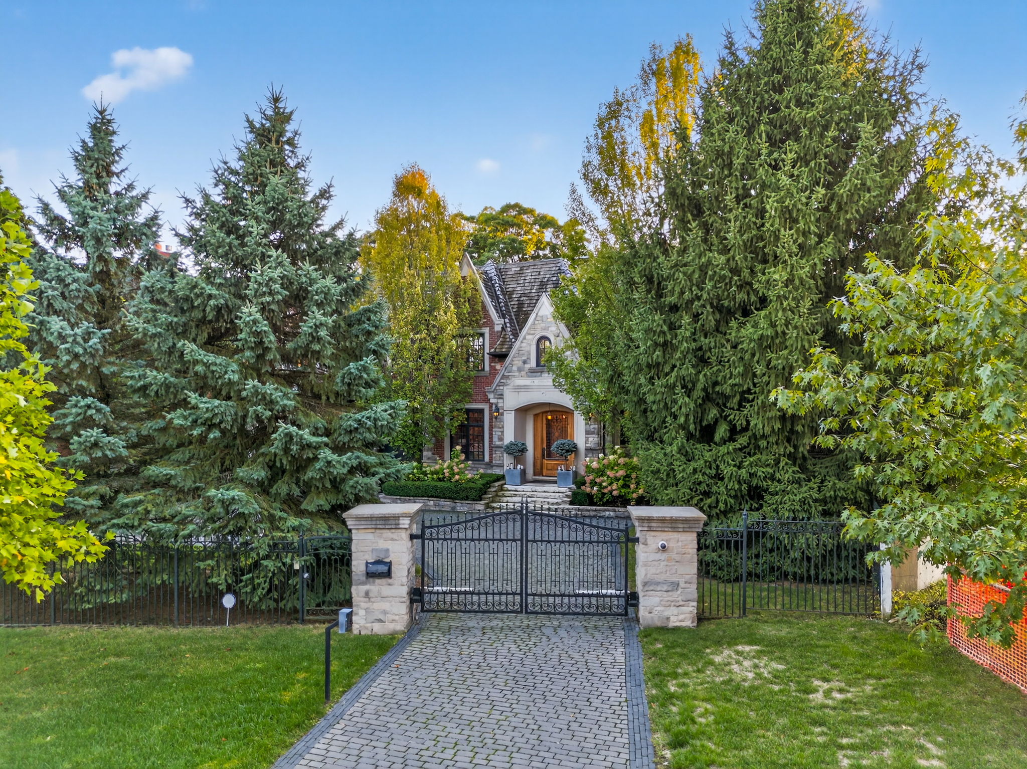 76 Arjay Crescent Toronto, ON M2L 1C7