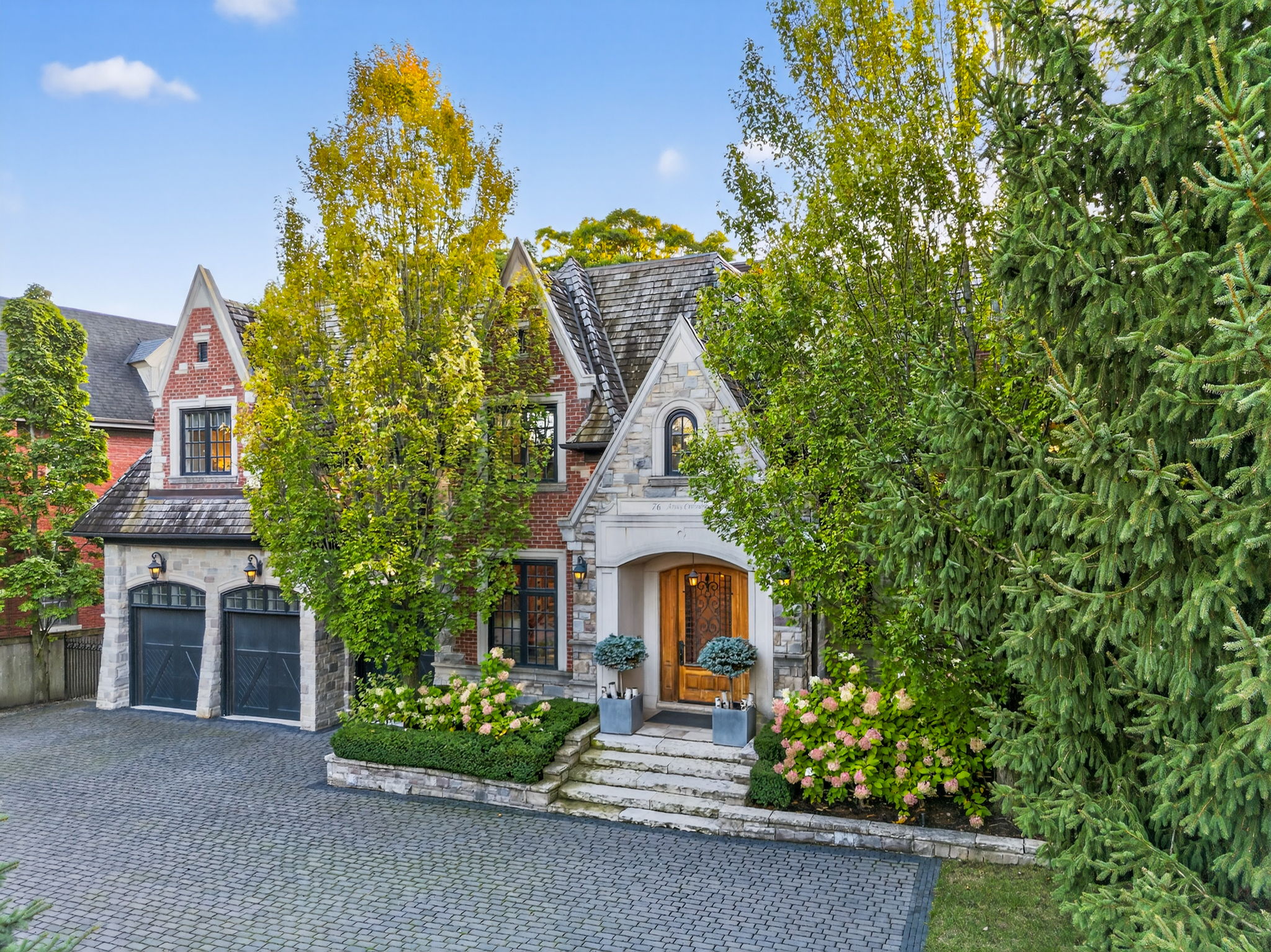 76 Arjay Crescent Toronto, ON M2L 1C7