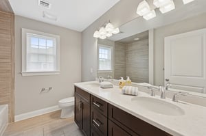 Hallway Bathroom w/ tub shower