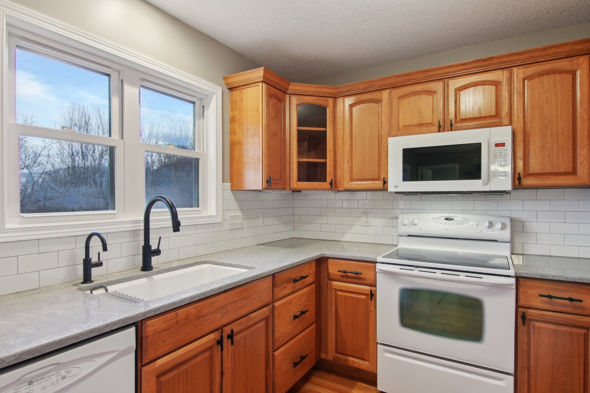 Eastern Sky Dr-020.jpg