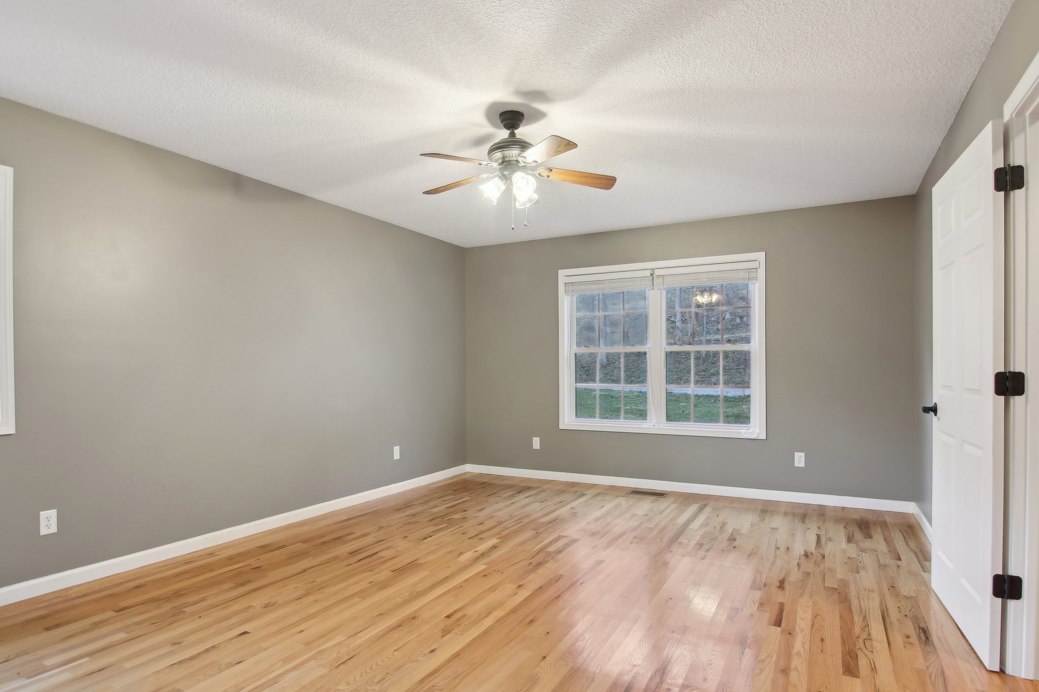 Eastern Sky Dr-024.jpg