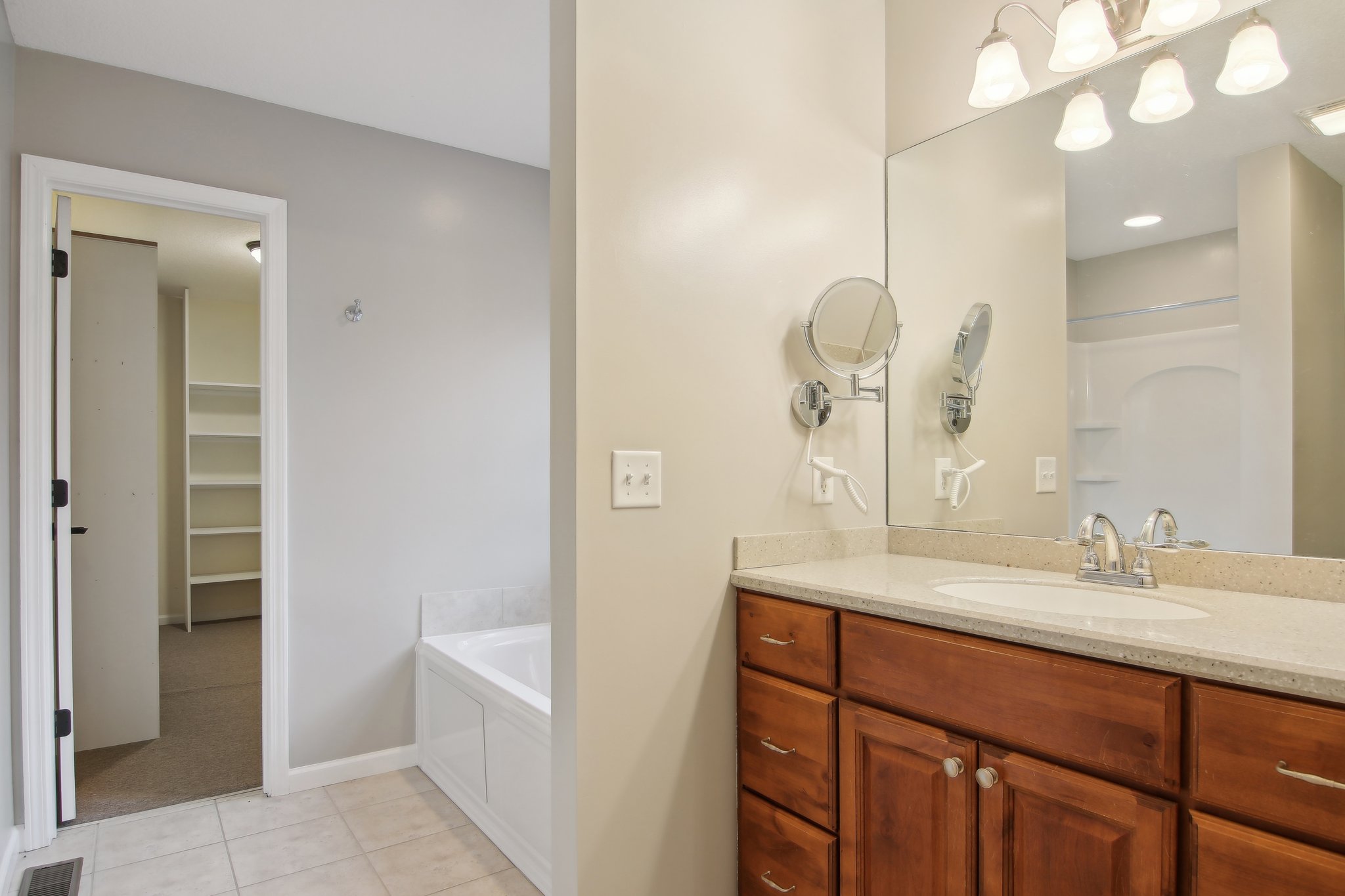 Eastern Sky Dr-028.jpg