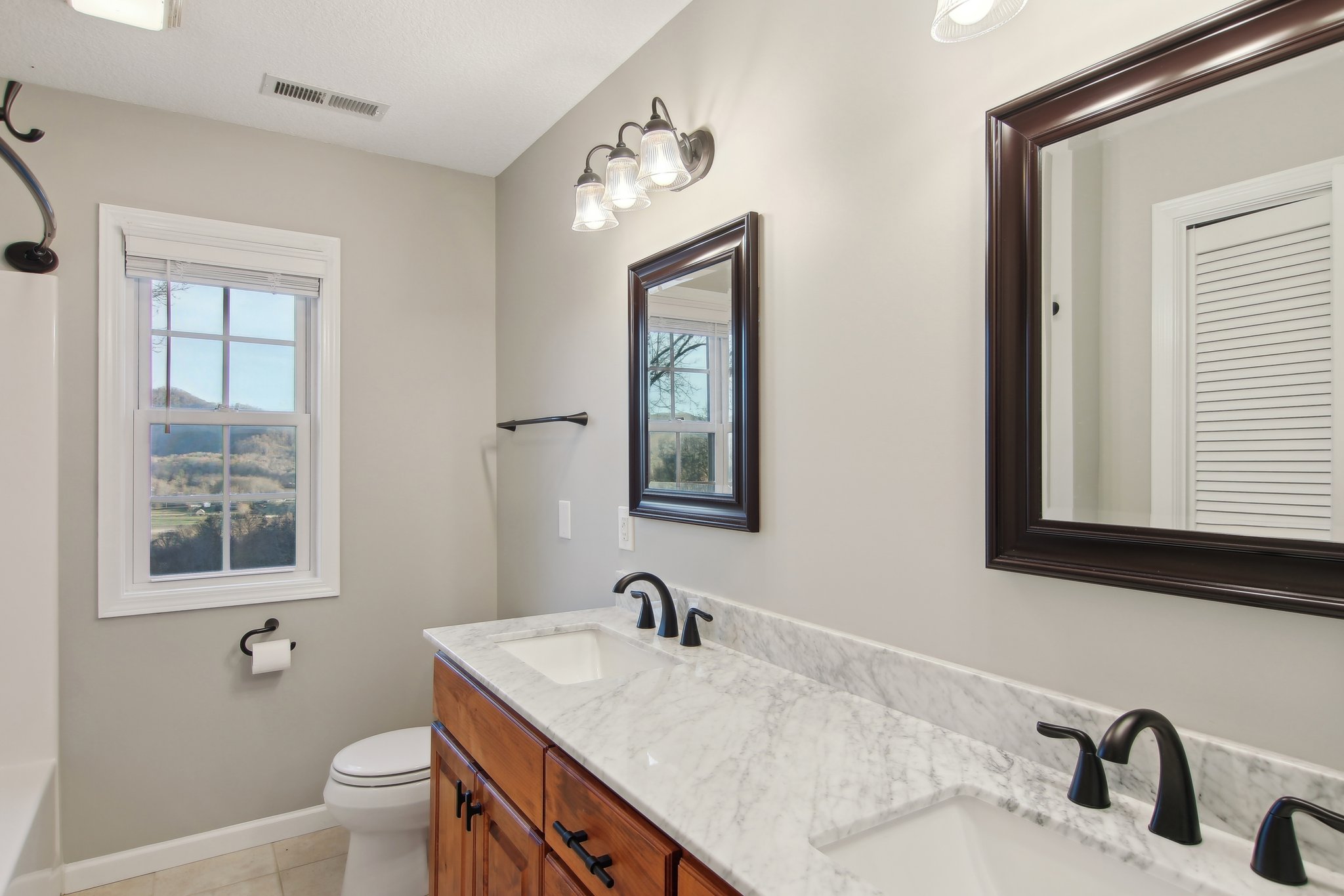 Eastern Sky Dr-036.jpg