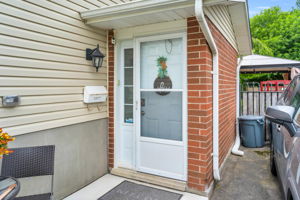 Front Porch/Entrance