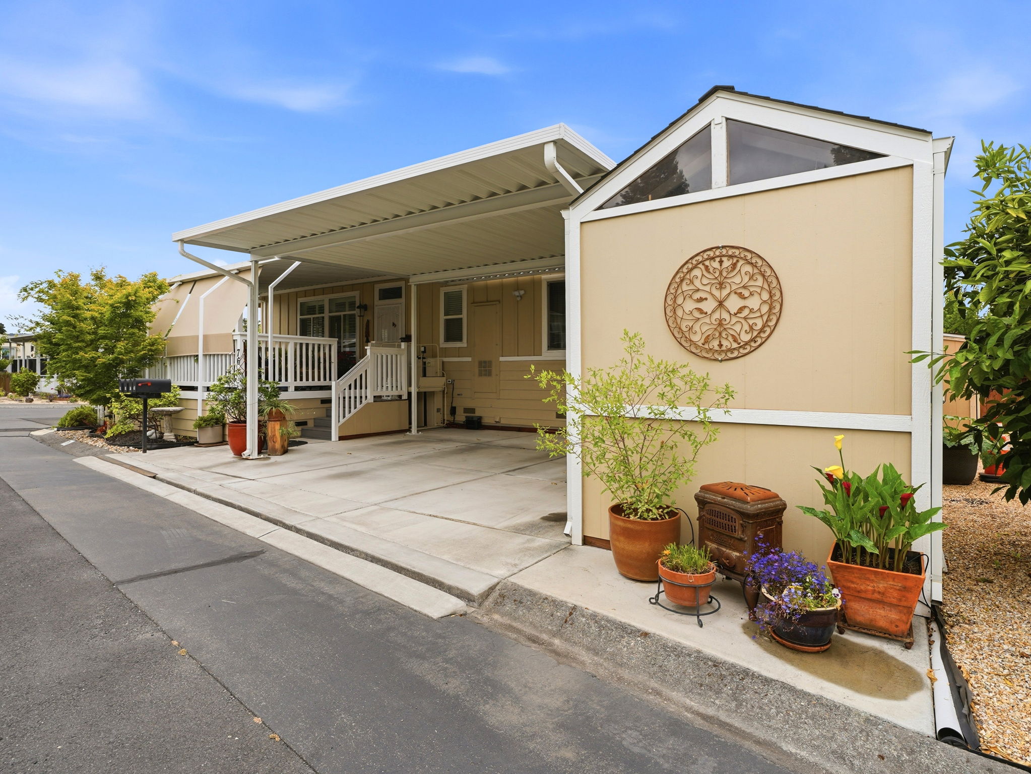 031_F8_76 Shamrock Cir