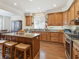011_F8_76 Shamrock Cir