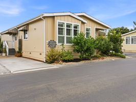 030_F8_76 Shamrock Cir