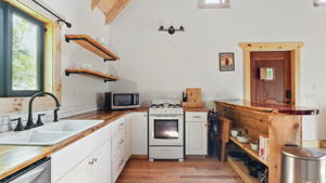  Photo 9