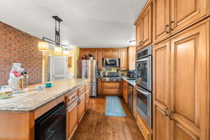 Kitchen/Breakfast Bar