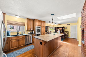 Kitchen/Breakfast Bar
