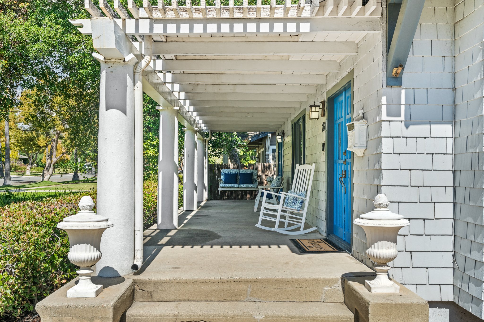 Front Porch/Entrance