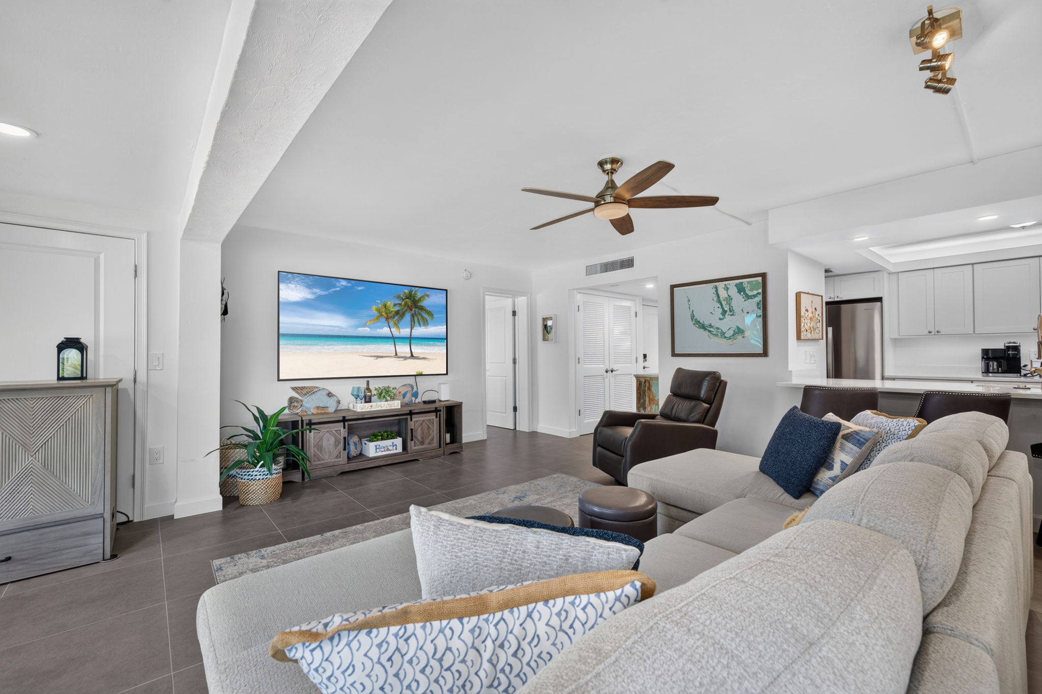 Living Room 4 of 5