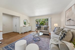 W 9th St-S0906-011.jpg