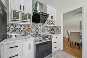 W 9th St-S0906-021.jpg