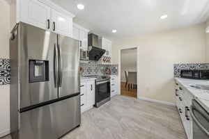 W 9th St-S0906-024.jpg