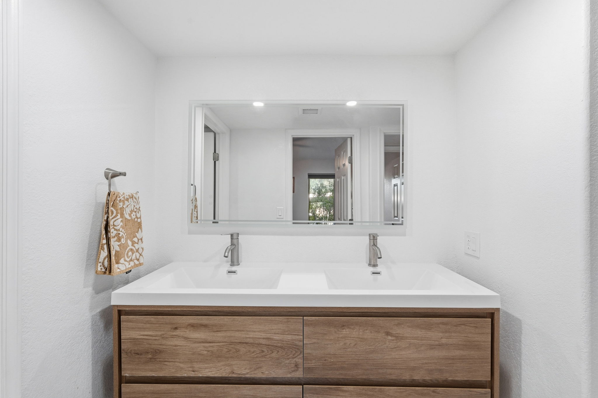 Master Suite Bath - Upstairs