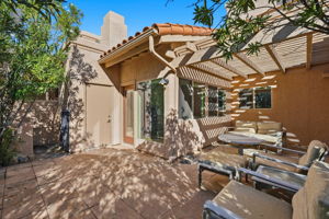 Backyard - Spacious Private area