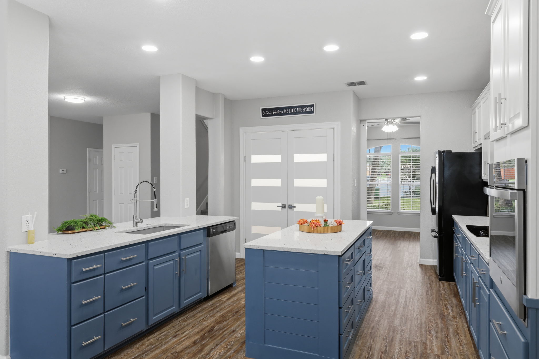  Photo 69
