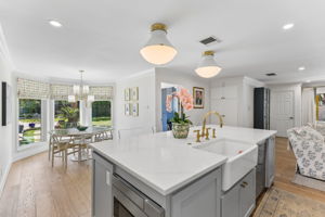 Kitchen/Breakfast Area