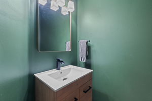  Photo 32